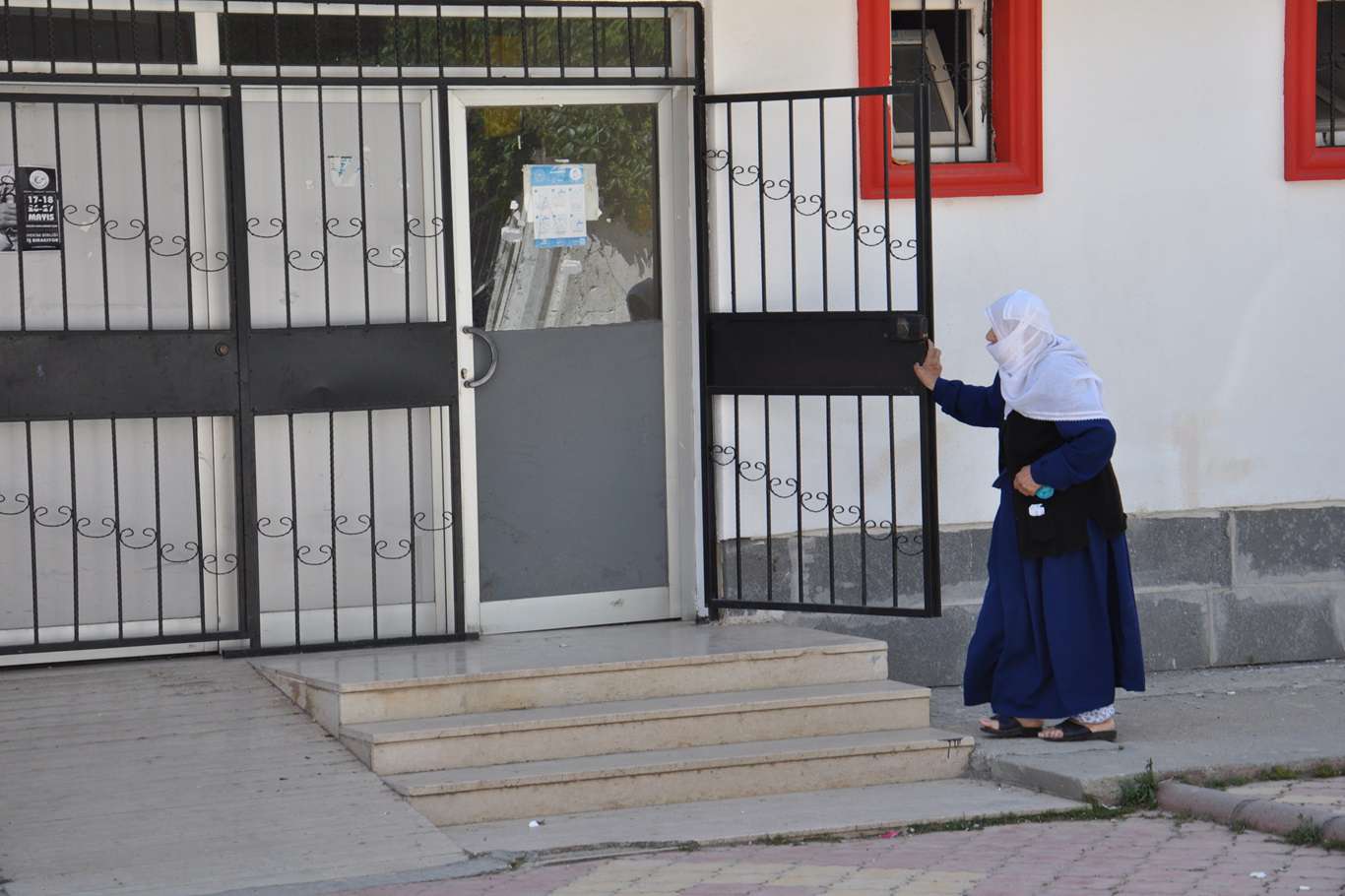 Batman’da grev nedeniyle tedavi olamayan halk duruma tepkili Batman’da grev nedeniyle tedavi olamayan halk duruma tepkili